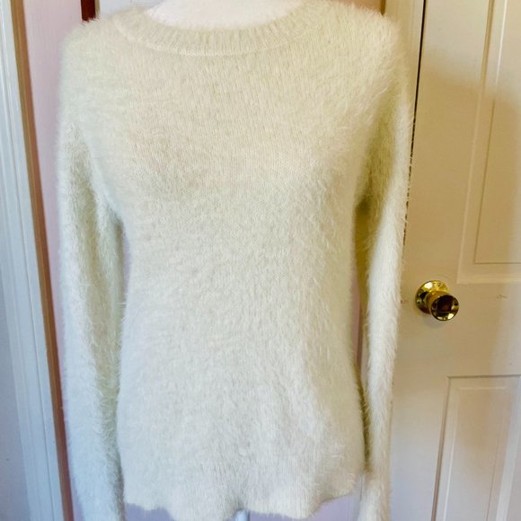 White fuzzy crewneck women's sweater, size medium - Picture 4 of 5